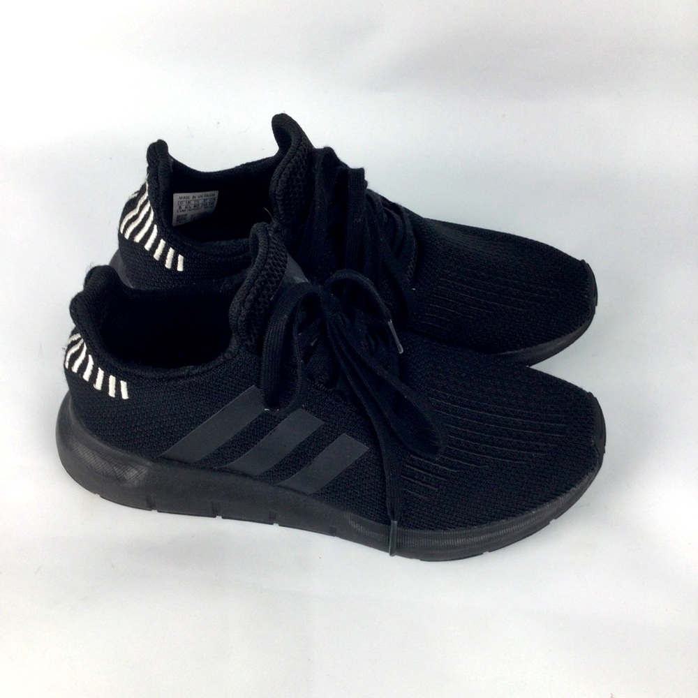 Adidas Womens Swift Run Sneakers size 8.5